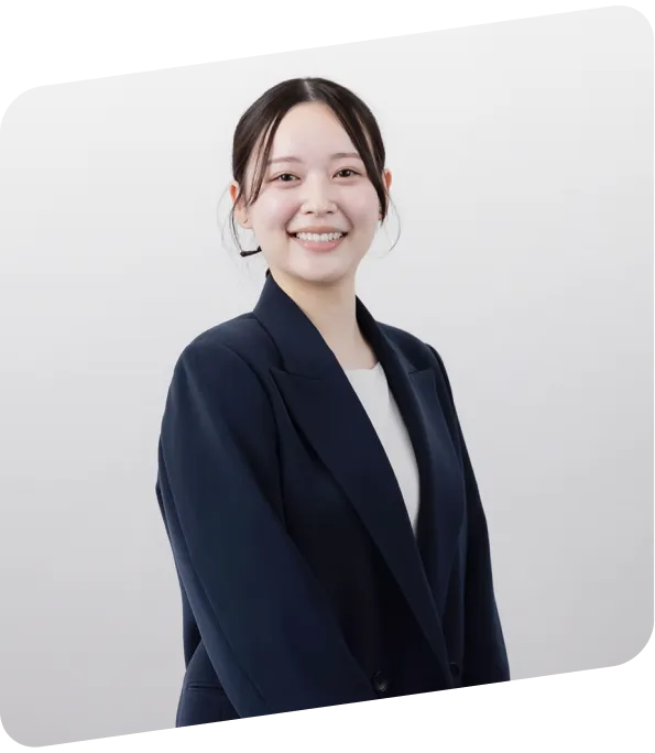 笑顔の女性社員